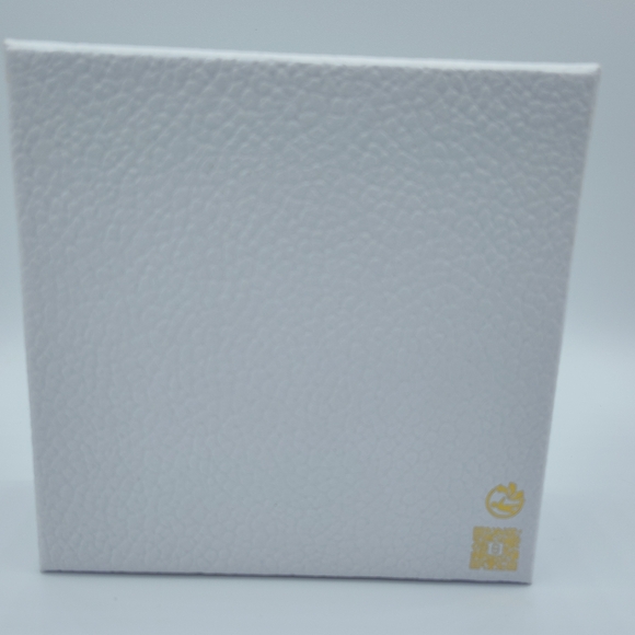 Dior Textured White Gift Box & Card Gold Logo 5x5 Hard Box Case Packaging NWOT - Picture 10 of 15